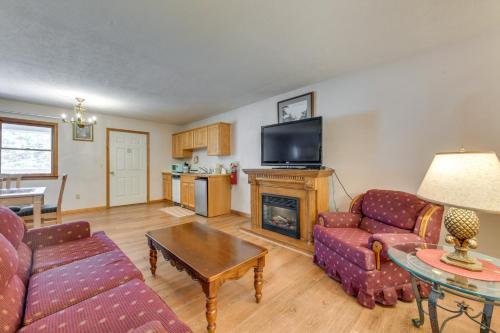 Pet-Friendly Maggie Valley Studio Community Pool!