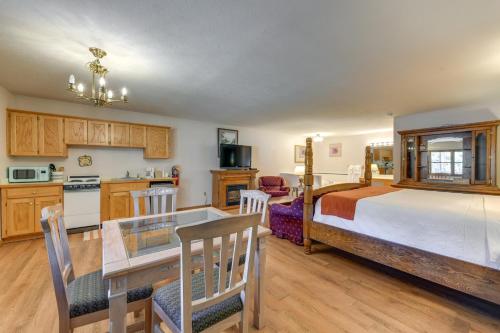 Pet-Friendly Maggie Valley Studio Community Pool!