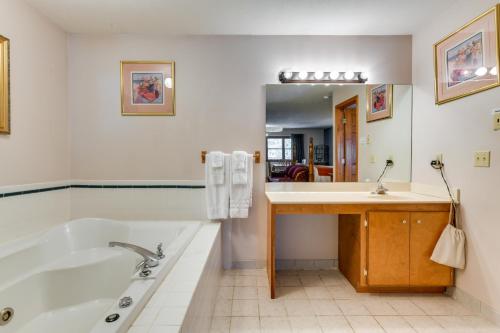 Pet-Friendly Maggie Valley Studio Community Pool!