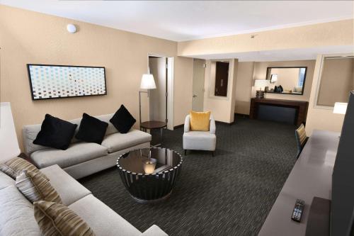 One-Bedroom King Suite