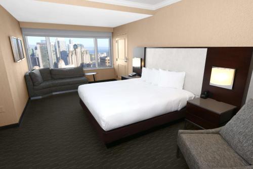 Skyline View - One King Bed Junior Suite