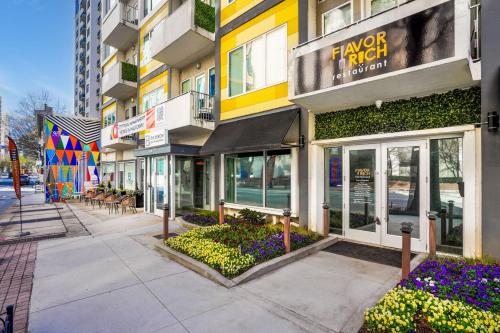 Stylish City Living Apartments with Free Parking in Midtown Atlanta in Atlanta, USA