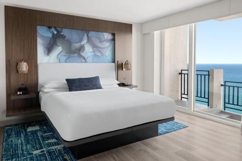 1 Bedroom Executive Suite, 1 King, Sofa Bed, Ocean View, Main Tower