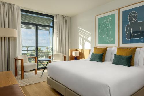 Premium King Room with Sea View - High Floor