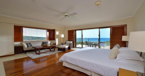 Club High Floor Luxury Corner King Room - Non-Smoking, Adults Only