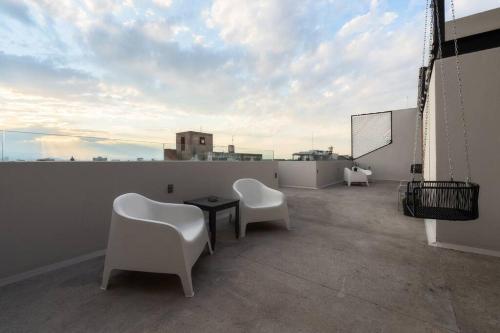 P101 Zocalo Cathedral 2Bdrm 2bath AC rooftop - Tap to explore photos