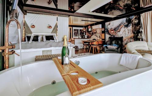 Hausboot Hafensuite De Luxe