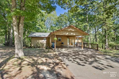 Wooded, Quiet Cottage, Very close to the Back 40 in Bella Vista, USA
