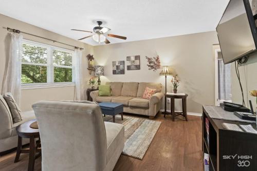 Wooded, Quiet Cottage, Very close to the Back 40 thumb 4