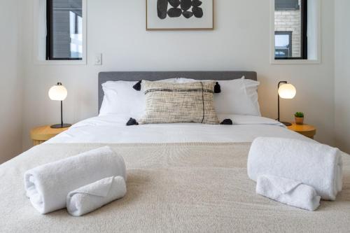 Elegant 2 Bed 2 Bath Home in the CBD