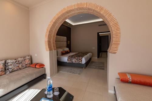 1 queen bed, 1 sofa bed