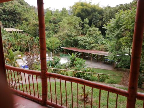 Cabana rural con piscina in Atardeceres