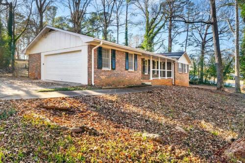 4-Bedroom Home in Quiet Neighborhood, Stonecrest in Lithonia, USA