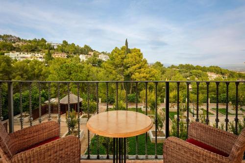 Classic Terrace Queen Room with Balcony and Garden View