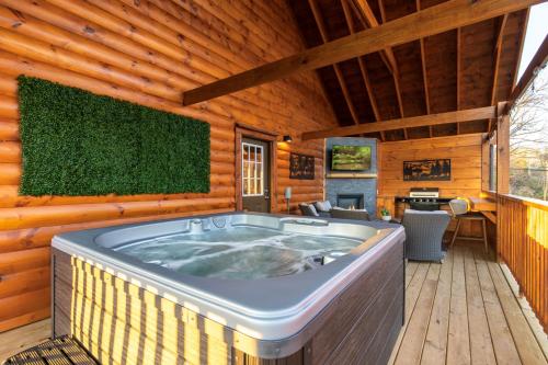 Parkway Paradise w/ Private Hot Tub