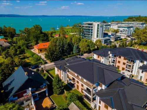 Sunshine Apartment at the Lake Balaton - 100m from the beach, walking distance from centrum, shops and restaurants