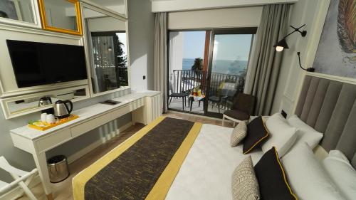Standard Double or Twin Room with Sea View