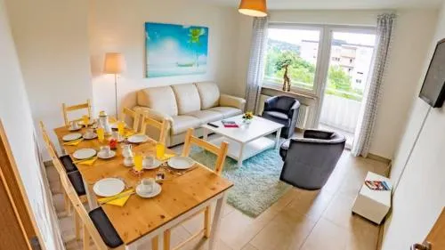 Eleonoras Ferienwohnung in Würzburg Stadt am Park mit Balkon inklusive eigenen Parkplätzen vor der Tür in Würzburg, Deutschland