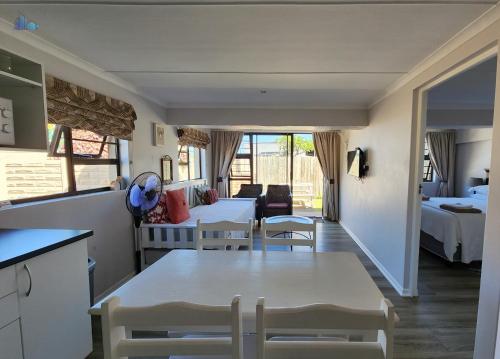 Gonubie Guest Cottages in Gonubie