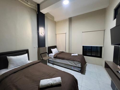 Standard Twin Room image 6
