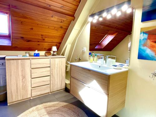 Bathroom, Chambre d'hotes Jolie futaie en foret de Troncais in Cerilly