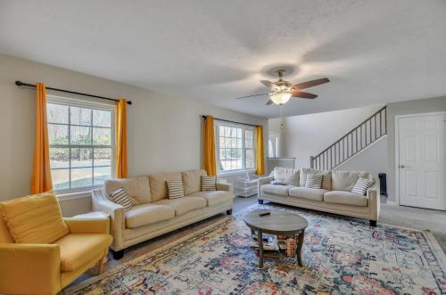Pocono retreat- Lake, Firepit, BBQ, Gameroom, Ski home in Pocono Summit, USA