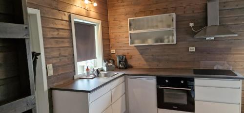 2 bedrooms, 4 beds