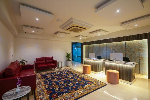 Lobby, Grand Continent Malleshwaram A Sarovar Portico Affiliate Hotel in Rajajinagar