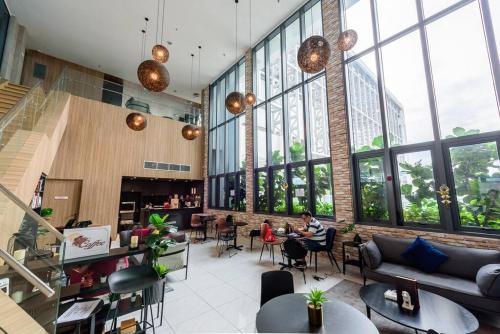 Restaurant, The Luxe by Infinitum Suites near SOGO