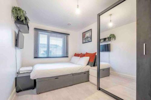 Luxury Central London Balcony 1-Bed Apartment w Parking, London (photo 5)