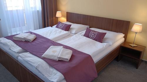 1 queen bed
