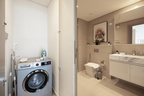 SmartStay at Burj Royale - Full Burj Khalifa View - Brand New Luxury Apartments - image 9