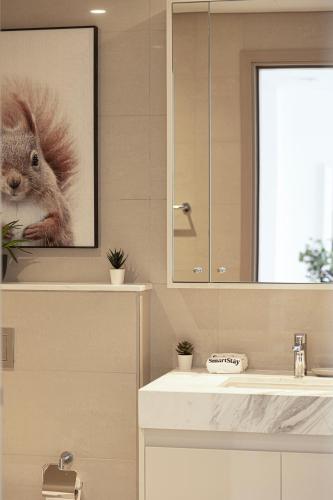 SmartStay at Burj Royale - Full Burj Khalifa View - Brand New Luxury Apartments - image 10