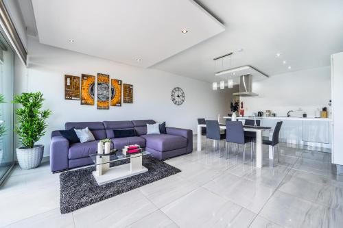 Large & Modern 3BR Seafront Apartment with Large Balcony - Close to Saint Julian's, Sliema, & Manoel Island, Gżira (zdjęcie 7)
