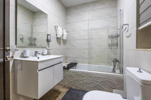 Large & Modern 3BR Seafront Apartment with Large Balcony - Close to Saint Julian's, Sliema, & Manoel Island, Gżira (zdjęcie 5)