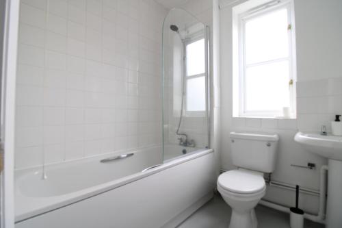 Immaculate Rooms Near Nine Elms & Battersea, London (photo 5)