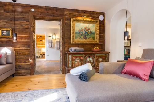 538729329 Der Schlosswirt zu Anif - Biedermeierhotel und Restaurant