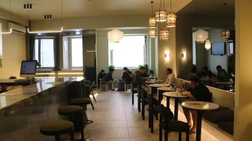 Gspot Hostels & Love Triangles Pizzeria 5