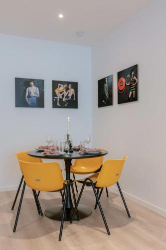 Colorful POP apartment in the heart of Antwerp, Anversa (foto 7)