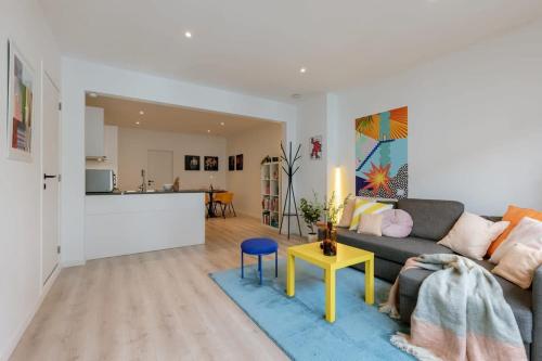 Colorful POP apartment in the heart of Antwerp, Anversa (foto 2)