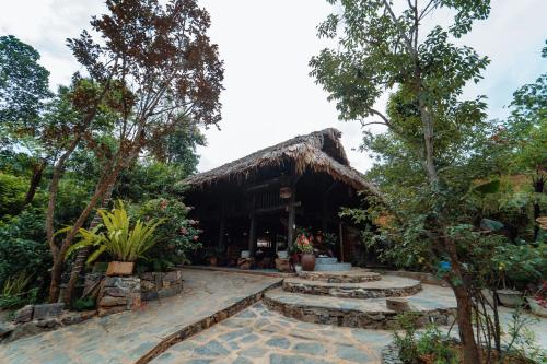 Ha Giang Xanh Homestay, Motorbikes and Loop Tours