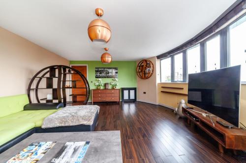 Magnificent 2 BR flat, Caledonian Road, Londyn