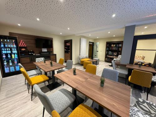 共用Lounge/電視區, 博夫雷登酒店 (Hotel Burgfrieden) in 拜爾施泰因