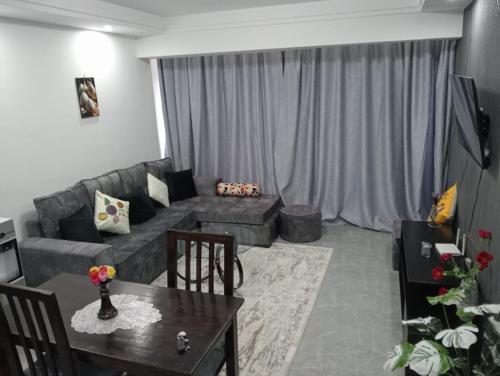 Tranquil 7th floor Apartment near Art Caffe Market - image 2