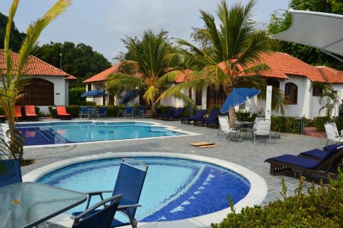 泳池, 亞特蘭蒂斯民宿 (Condominio Atlantis) in 科偉尼亞斯