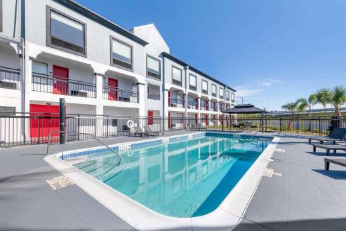 Super 8 by Wyndham Orlando Near Florida Mall in Orlando, USA