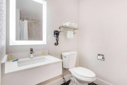 Quality Inn Near Orlando Airport Florida Mall - image 10