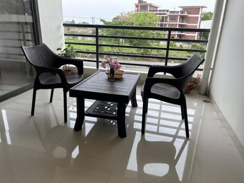 Balkons/terase, The Pearl Club Resort in Sriniketana