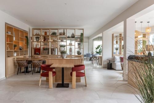 sala de TV, Ascona Lodge, Pool & Garden Retreat in Ascona