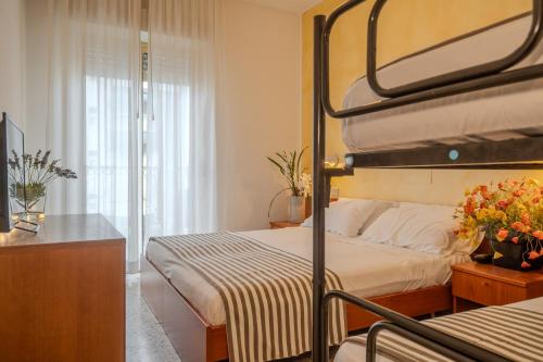 Quadruple Room image 3